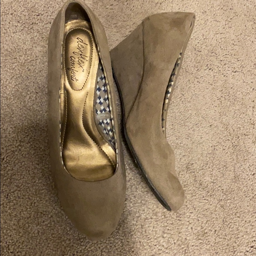 Women’s wedge heels sz 8